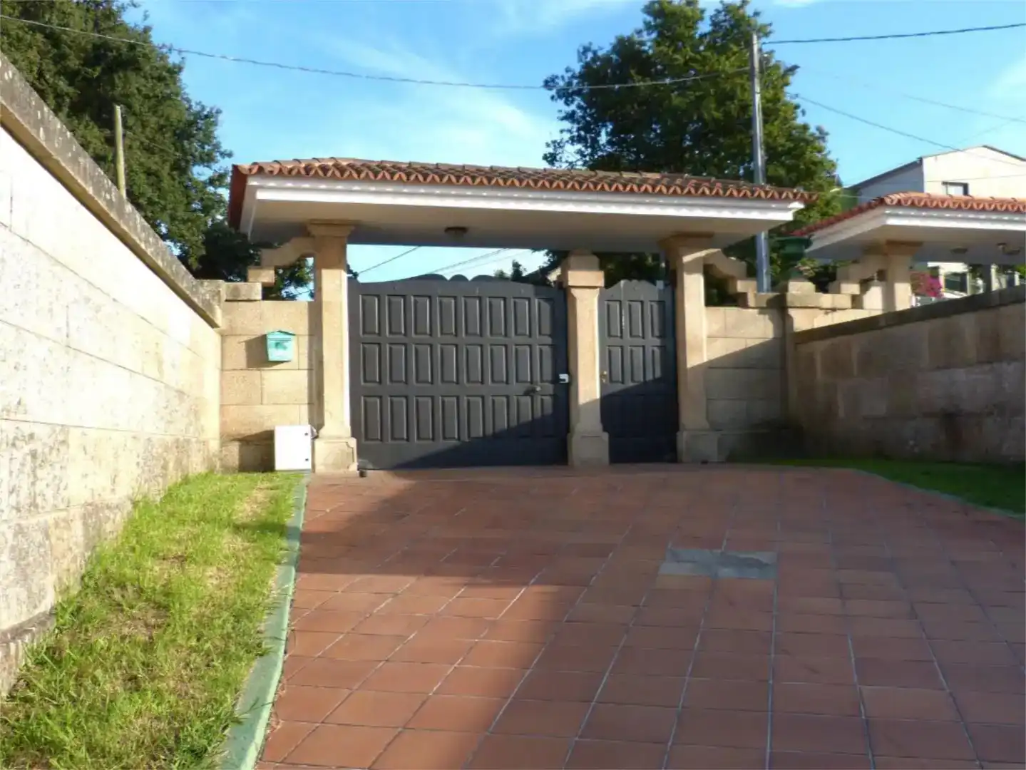 Pis en venda en Pontevedra Capital  amb Jardí privat, Parquet i Piscina