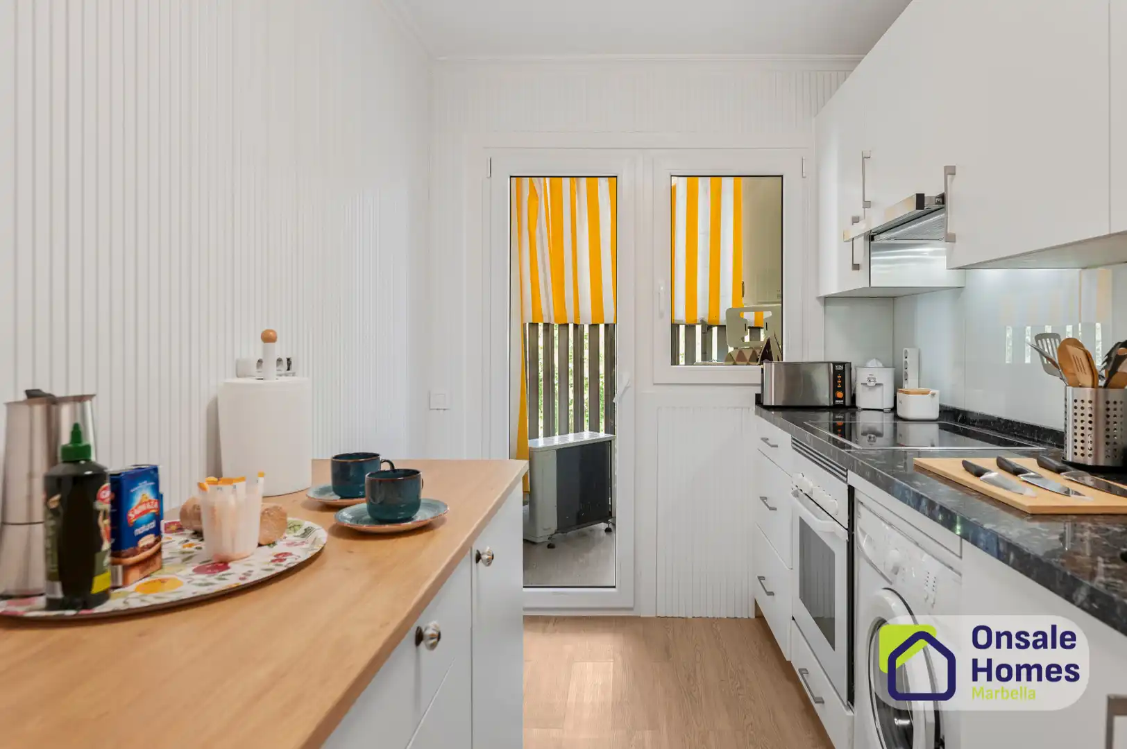 Flat for rent in Avenida Puerta del Mar, Playa Bajadilla - Puertos