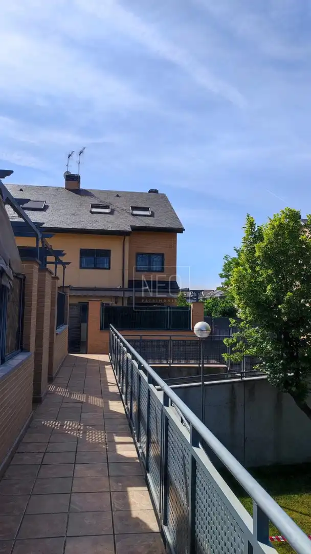 Exterior view of Detached homes for sale in Rivas-Vaciamadrid  with Air Conditioner, Heating and Private garden