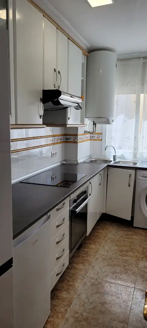 Cocina de Piso de alquiler en Cuenca con Calefacción, Parquet y Amueblado