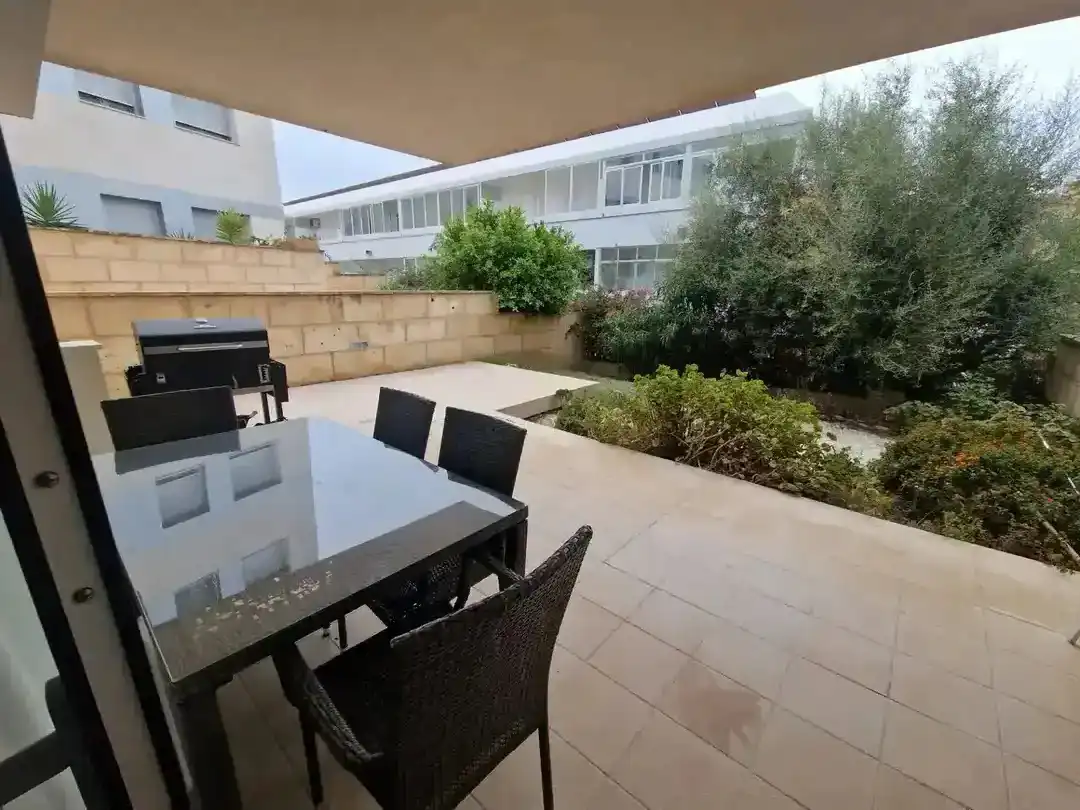 Baixos amb piscina de lloguer a Carrer Naveta
