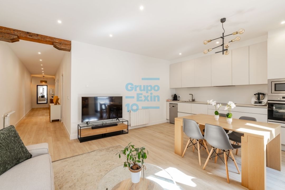 Living room of Flat for sale in Donostia - San Sebastián   with Heating, Parquet flooring and Balcony
