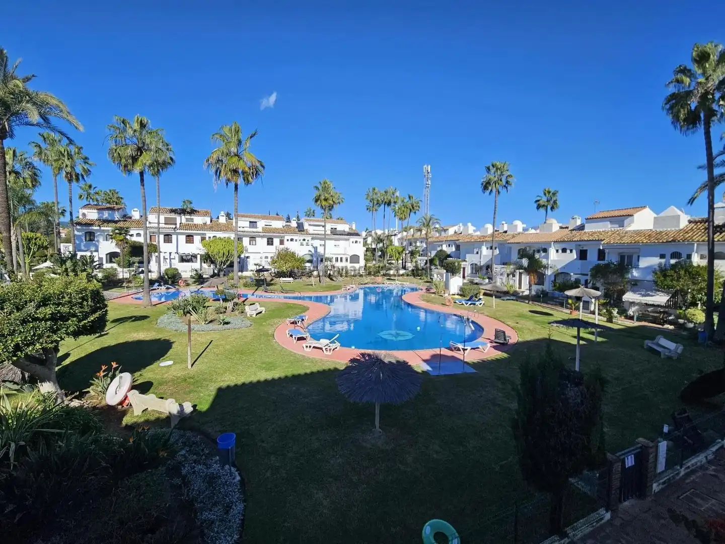 Adosado con terraza en venta en Urb. Las Yucas