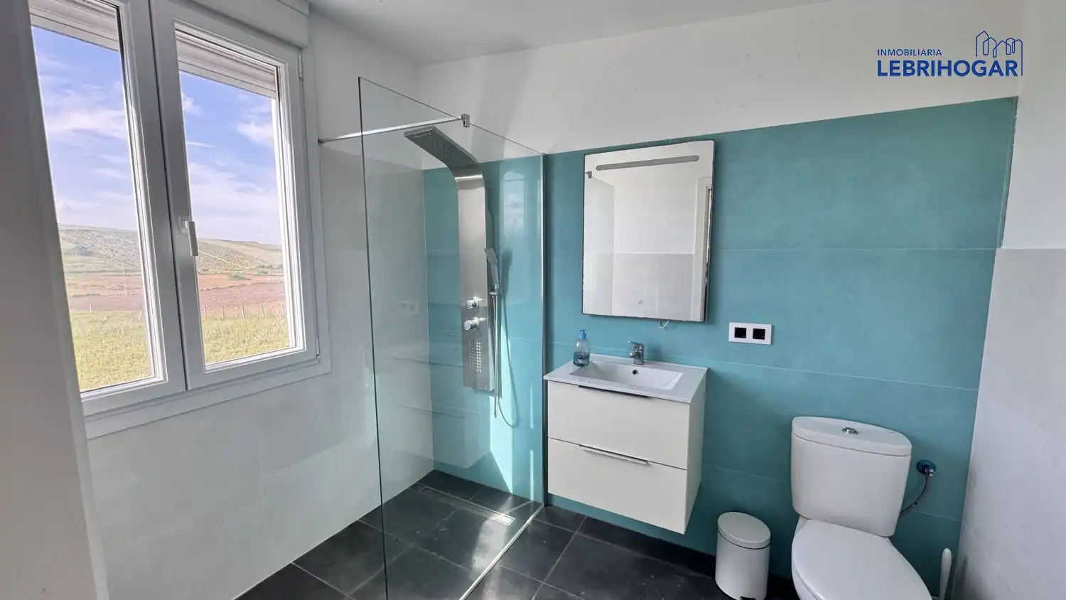 Baño de Casa adosada en venta en Lebrija con Aire acondicionado, Calefacción y Terraza