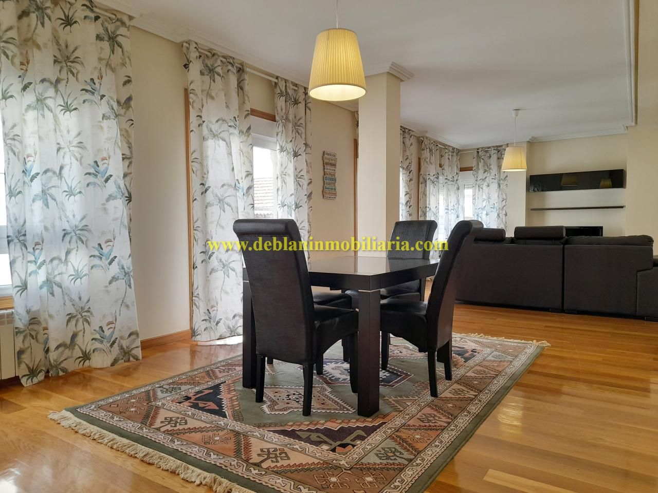 Menjador de Pis de lloguer en Tui amb Calefacció, Parquet i Traster