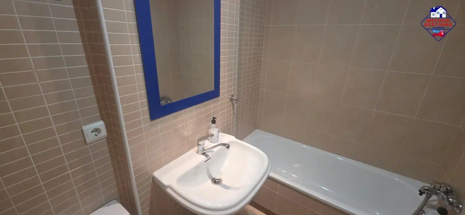 Badezimmer von Erdgeschoss zum Verkauf in Santillana del Mar mit Privatgarten, Terrasse und Gemeinschaftspool