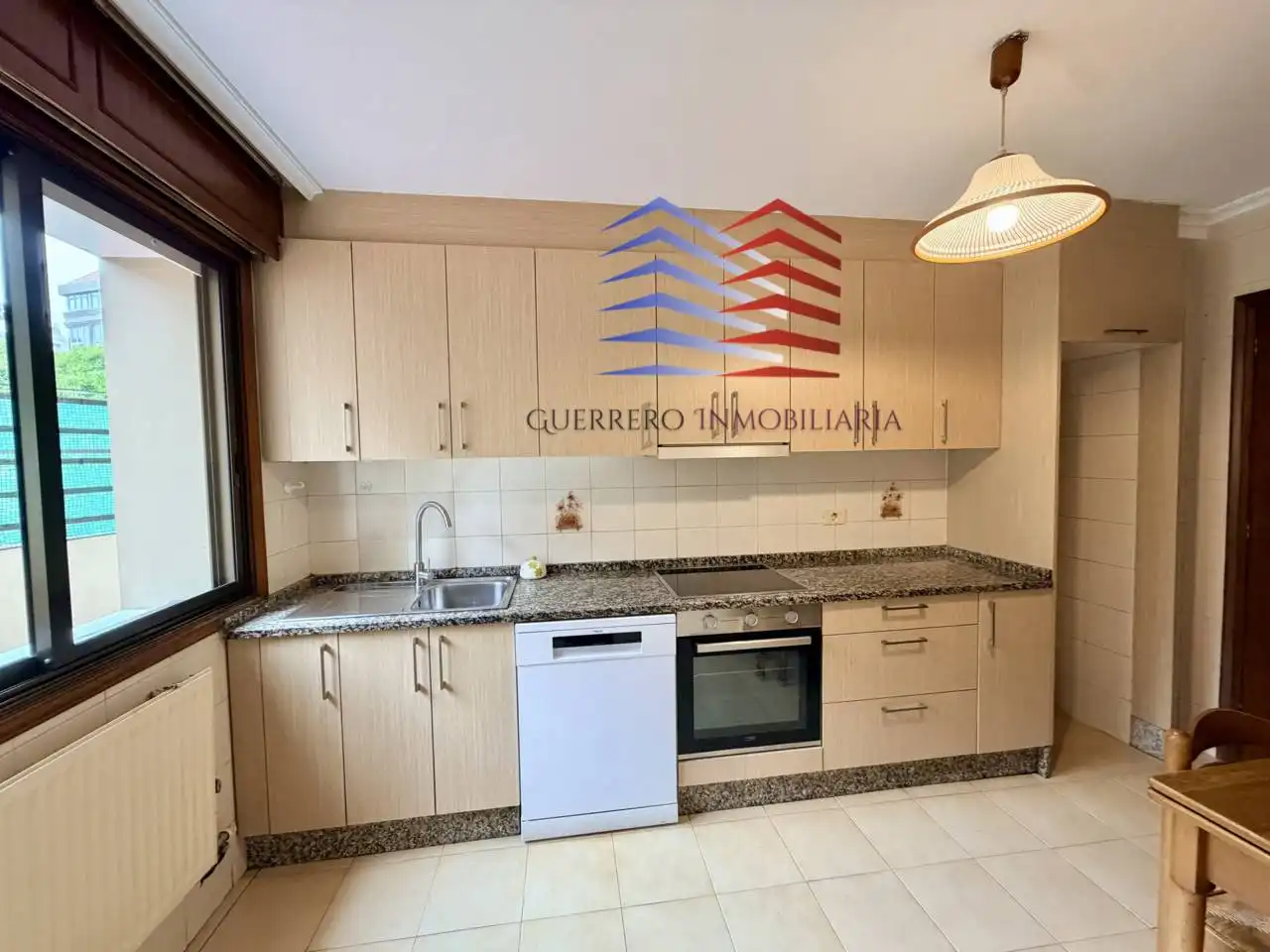 Cocina de Piso de alquiler en Vigo  con Calefacción, Parquet y Terraza