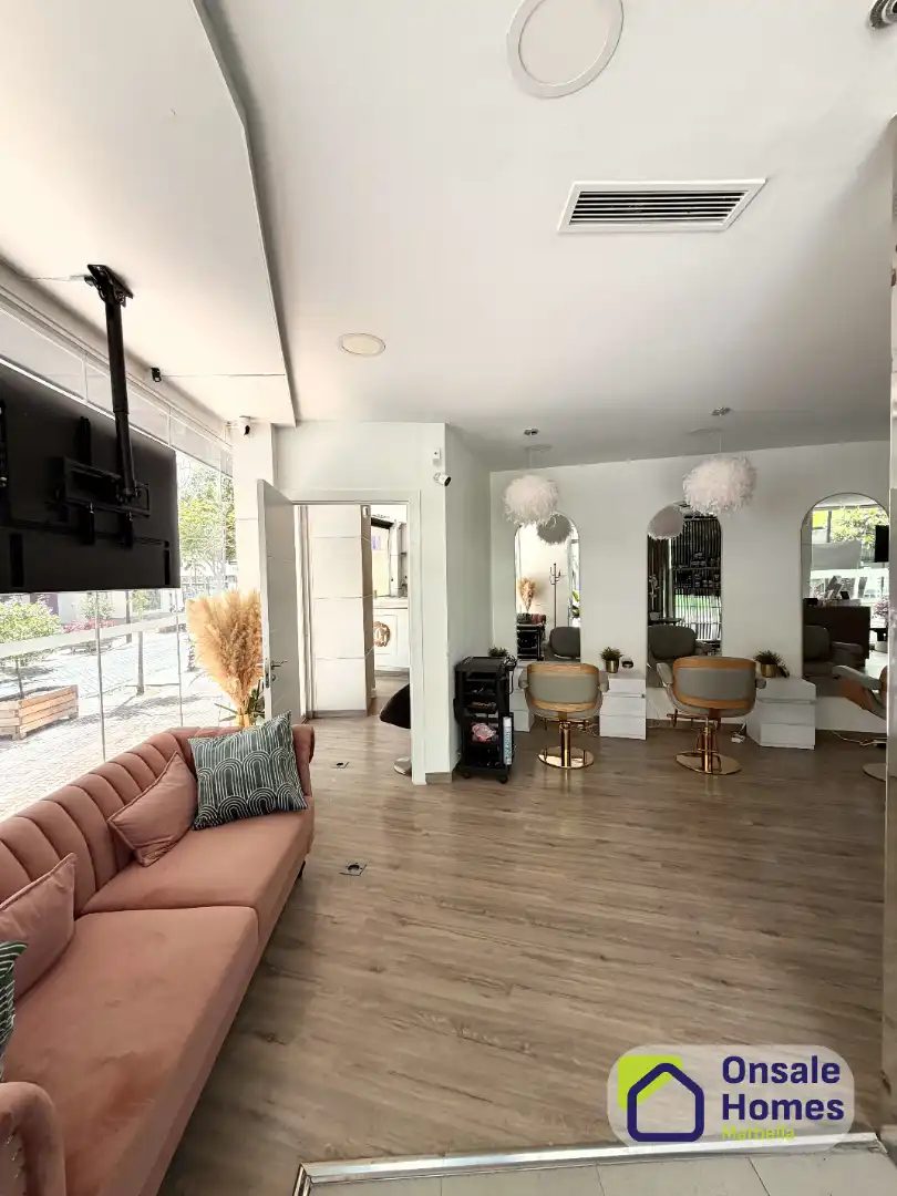 Commercial properties for transfer in Marbella  with Air Conditioner and Alarm