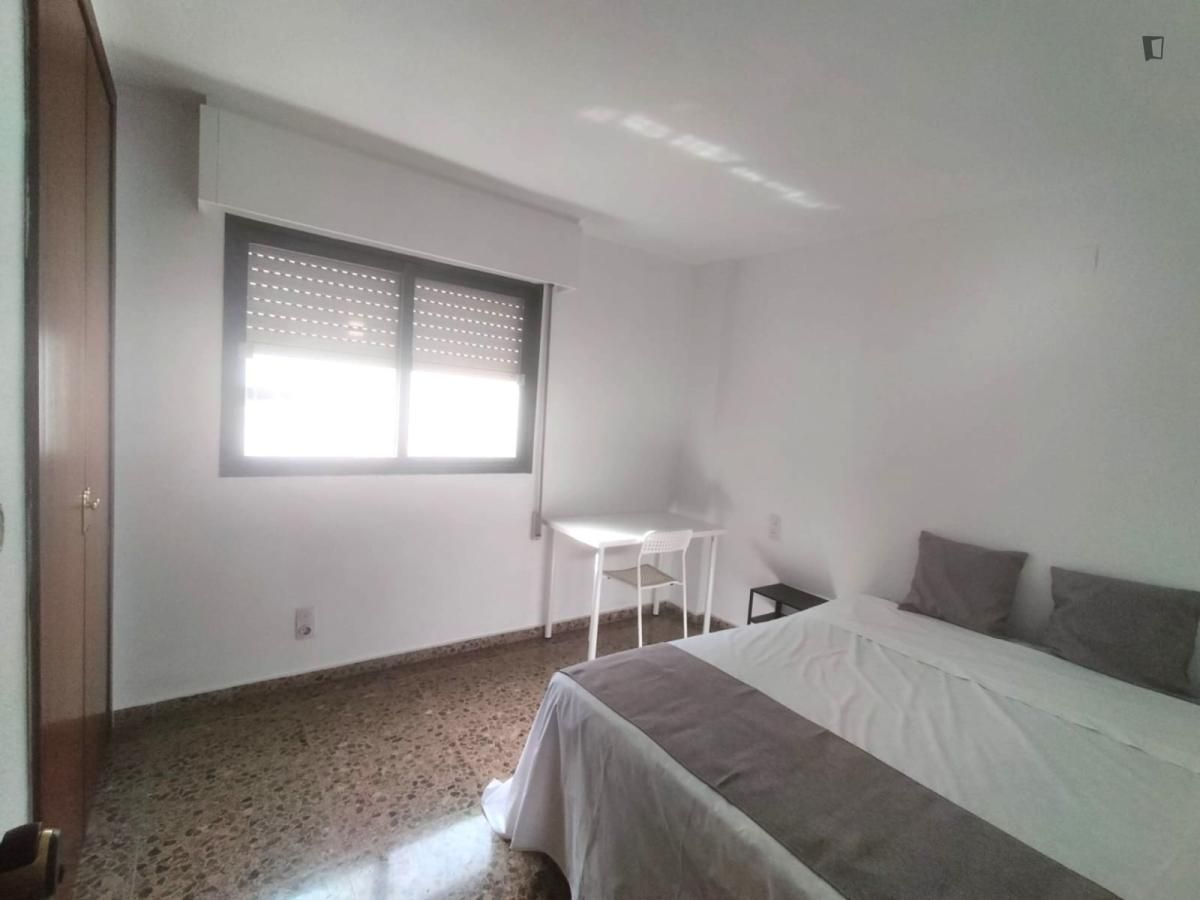 Dormitori de Apartament per a compartir en  Valencia Capital amb Moblat, Forn i Rentadora