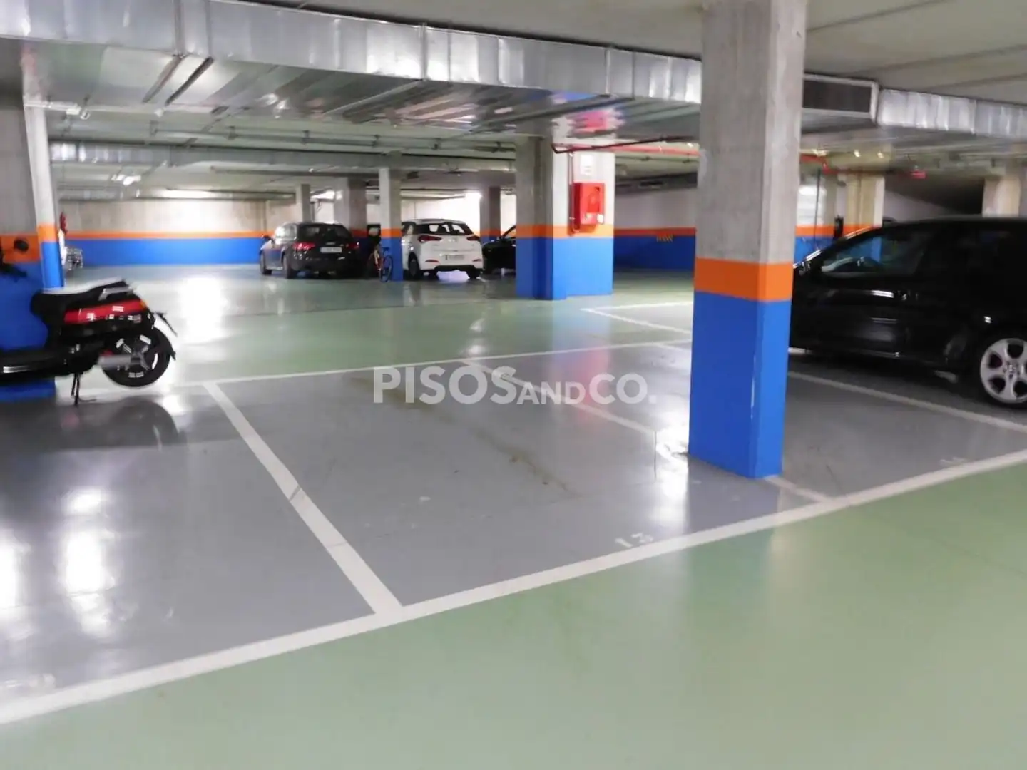 Parking de Piso en venta en A Coruña Capital  con Calefacción, Trastero y Amueblado
