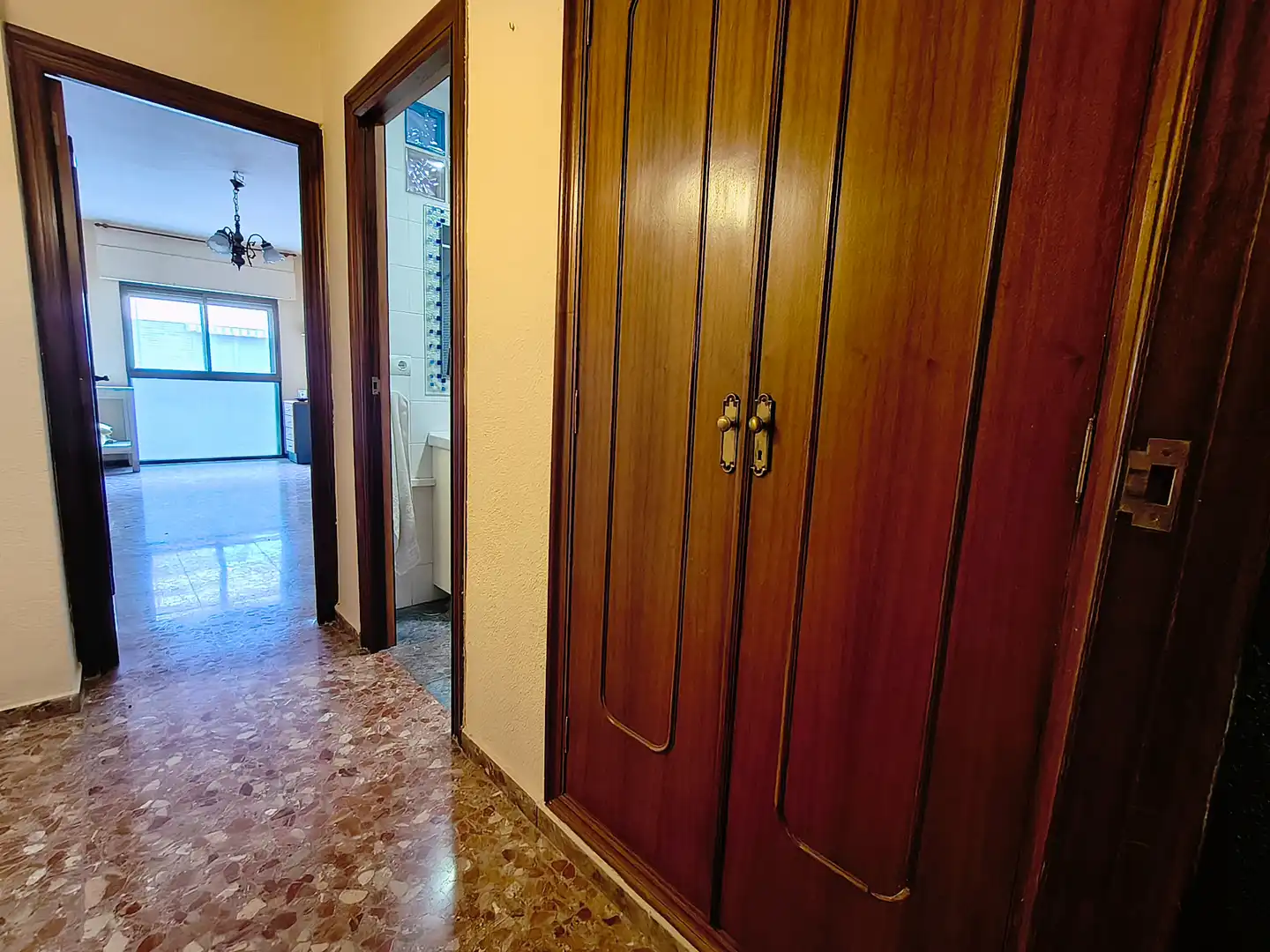 Wohnung zum Verkauf in Alicante / Alacant mit Klimaanlage, Terrasse und Abstellraum