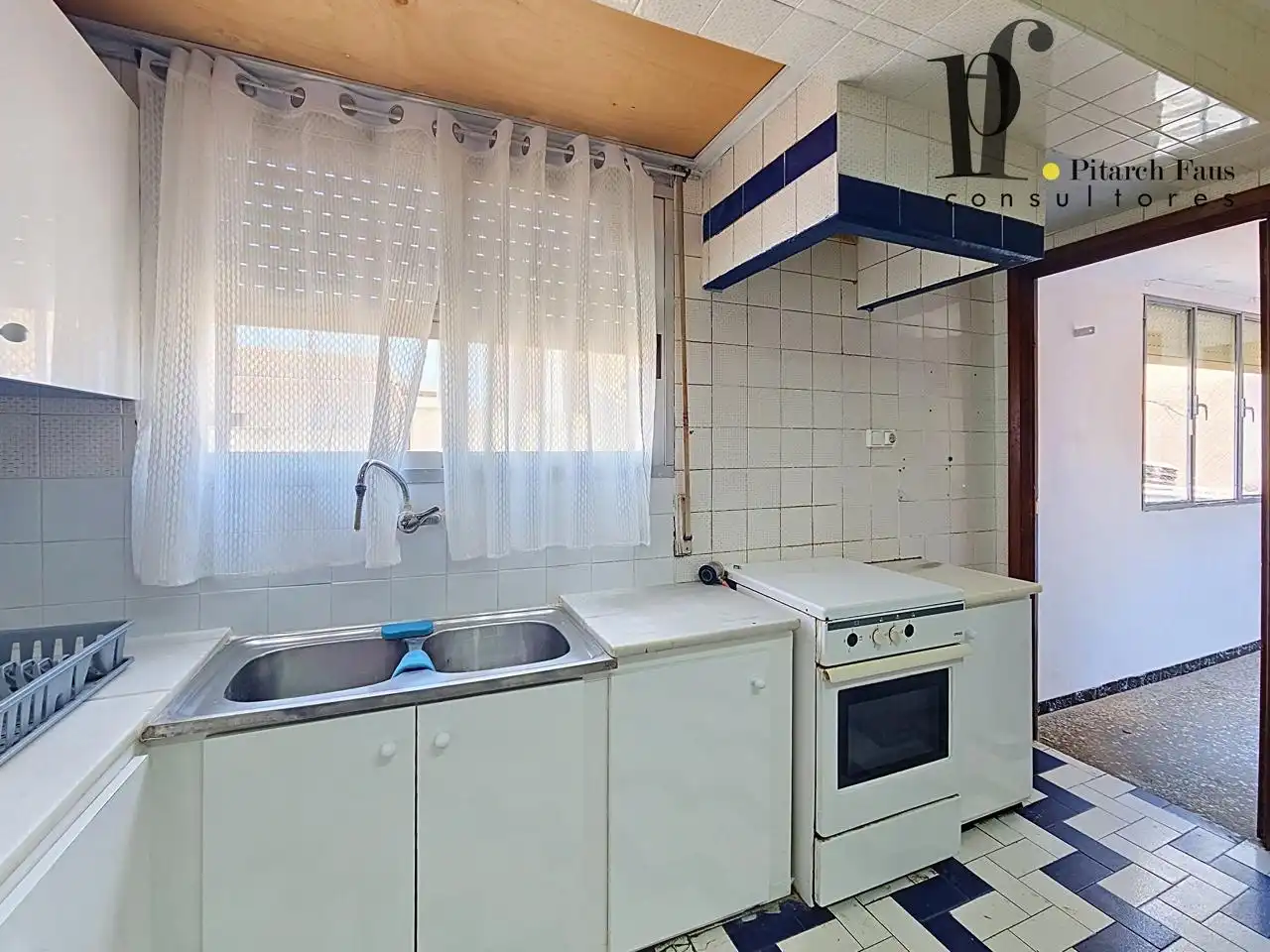 Cuina de Pis en venda en La Pobla de Vallbona amb Balcó