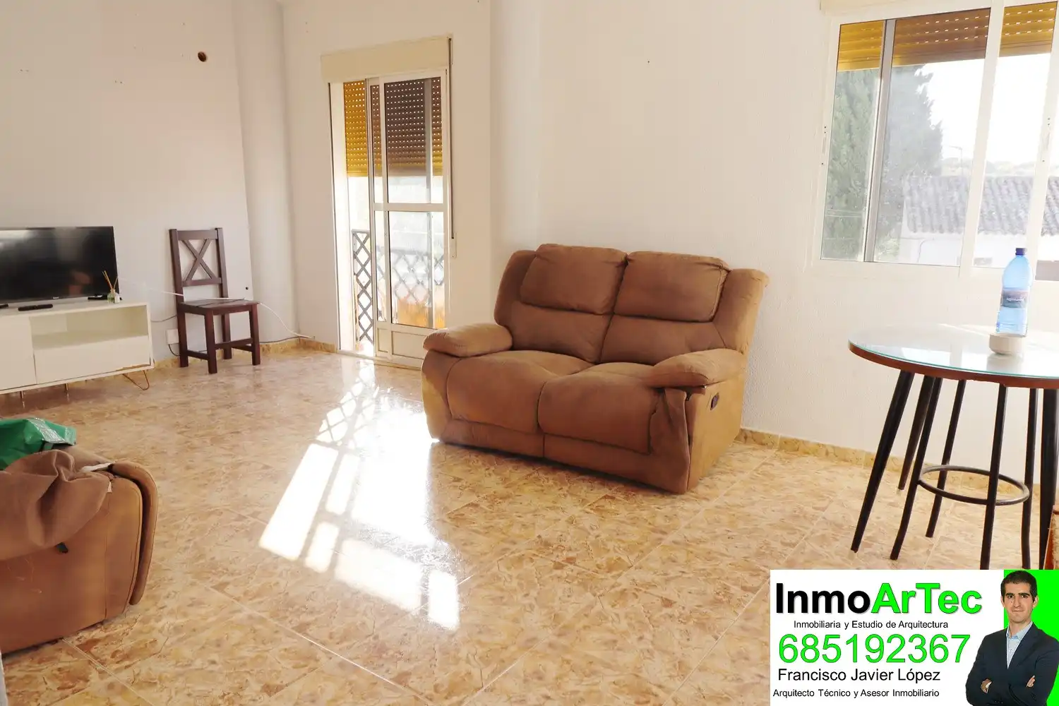Sala de estar de Edificio en venta en Íllora