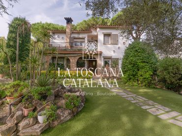 Chalet con balcón en venta en Carrer de la Plana 18
