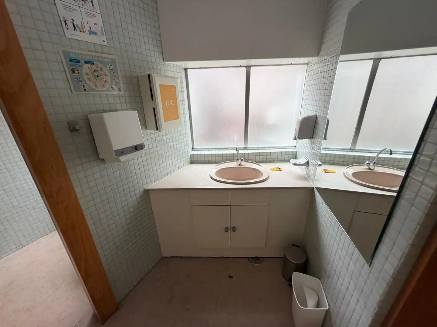 Badezimmer von Büro zur Miete in Vigo  mit Klimaanlage