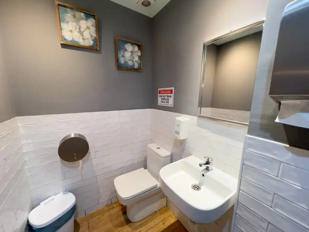 Badezimmer von Geschaftsraum zum Verkauf in La Rinconada