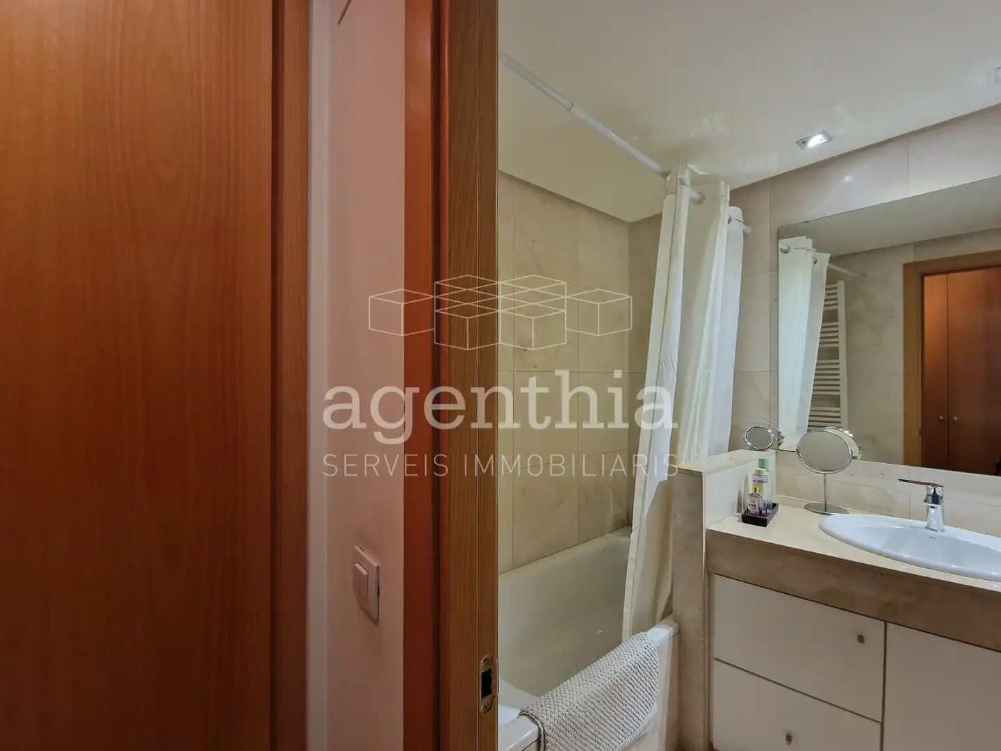 Badezimmer von Wohnung zum Verkauf in Girona mit Klimaanlage, Heizung und Terrasse