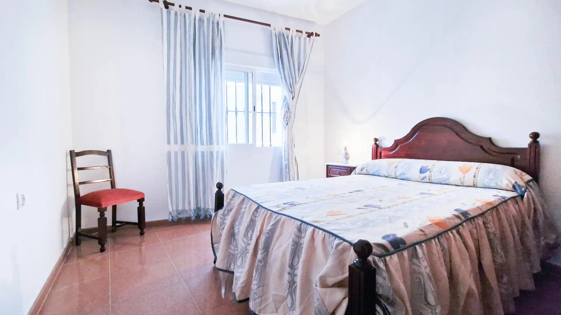 Habitación de Casa o chalet en venta en Cheles con Terraza, Trastero y Balcón