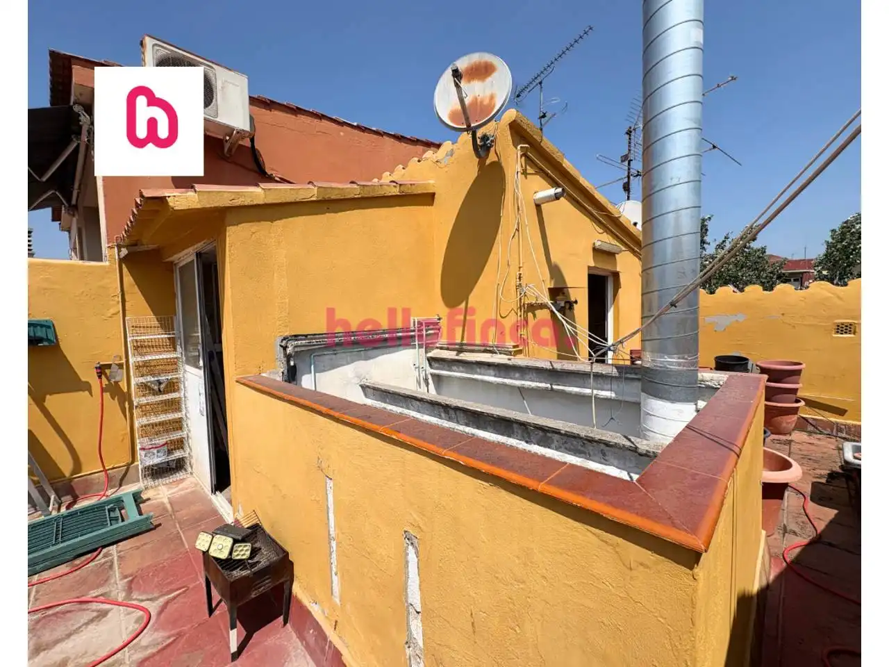 Vista exterior de Ático en venta en Martorell con Terraza, Amueblado y Alarma