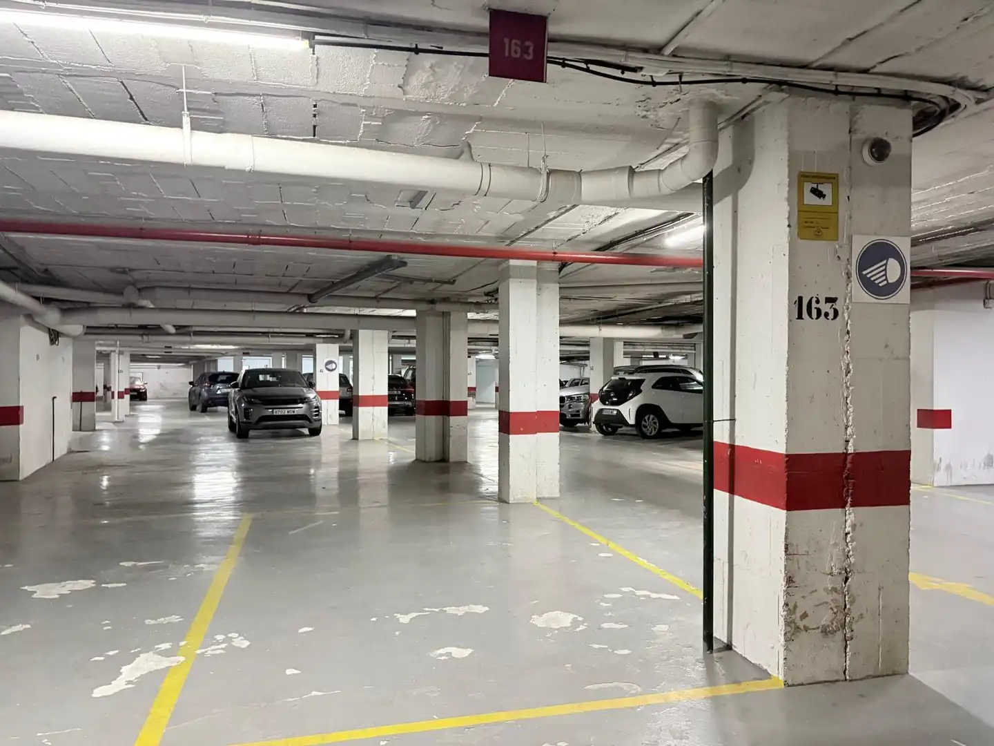 Parking de Piso de alquiler en Sevilla con Aire acondicionado, Terraza y Trastero