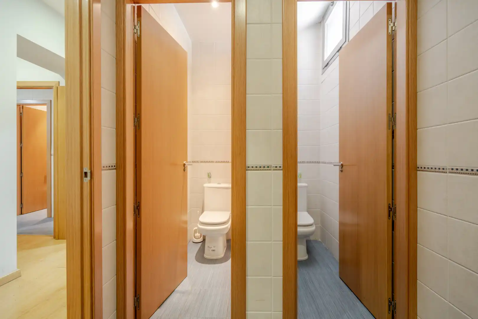 Bathroom of Office for sale in Madrid  with Air Conditioner
