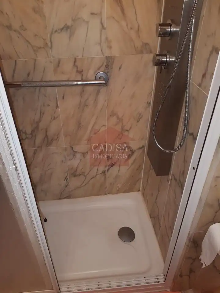 Badezimmer von Wohnung zur Miete in Salamanca mit Heizung, Parkett und Möbliert