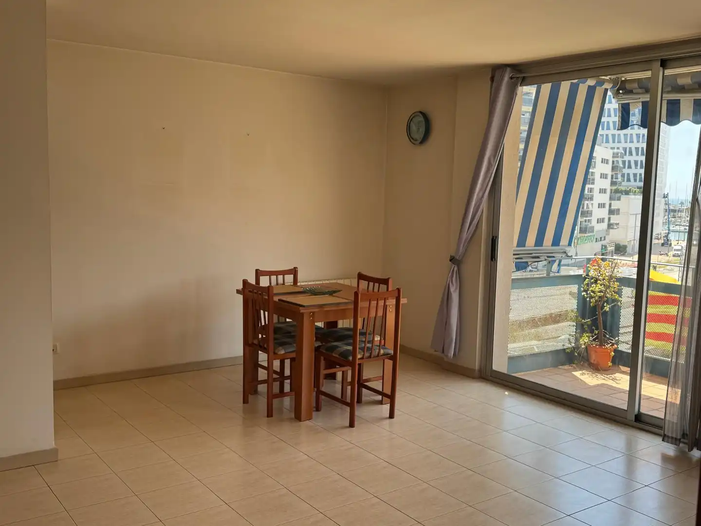 Dining room of Flat for sale in Badalona  with Air Conditioner, Heating and Oven