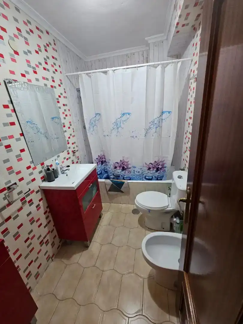 Badezimmer von Wohnung zur Miete in Parla mit Klimaanlage, Ofen und Waschmaschine
