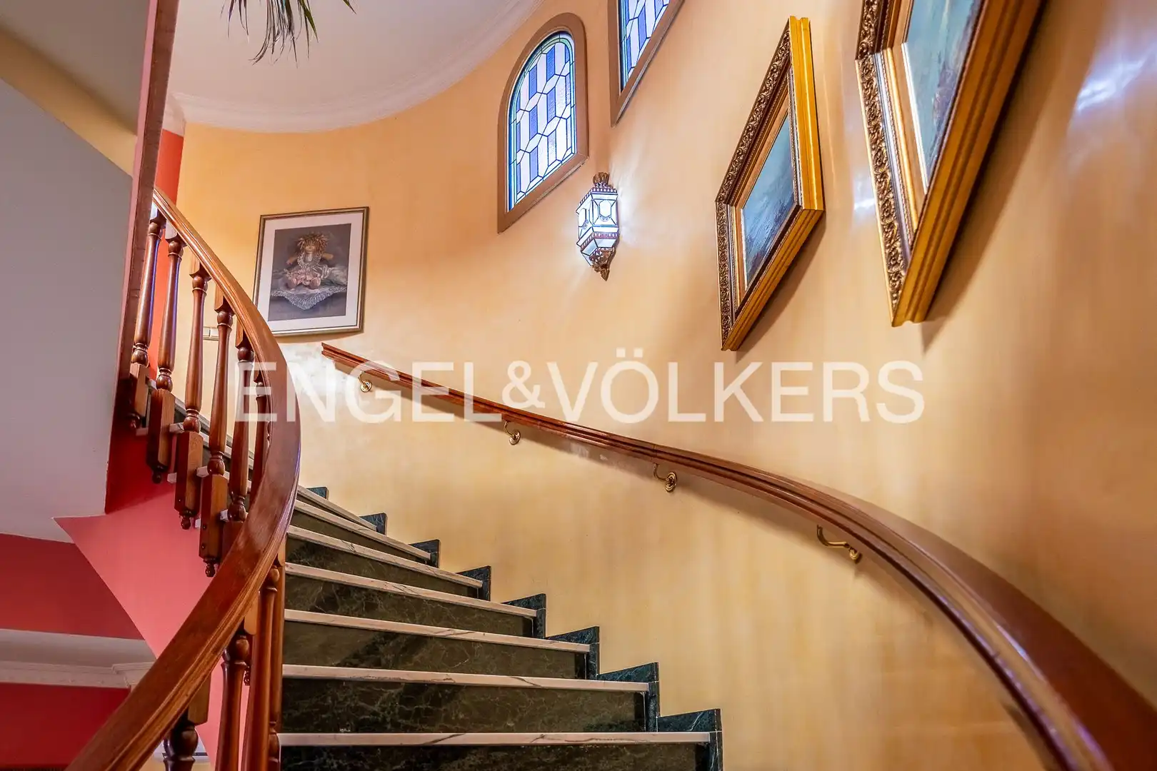 Houses for sale in Sevilla  with Air Conditioner, Heating and Private garden