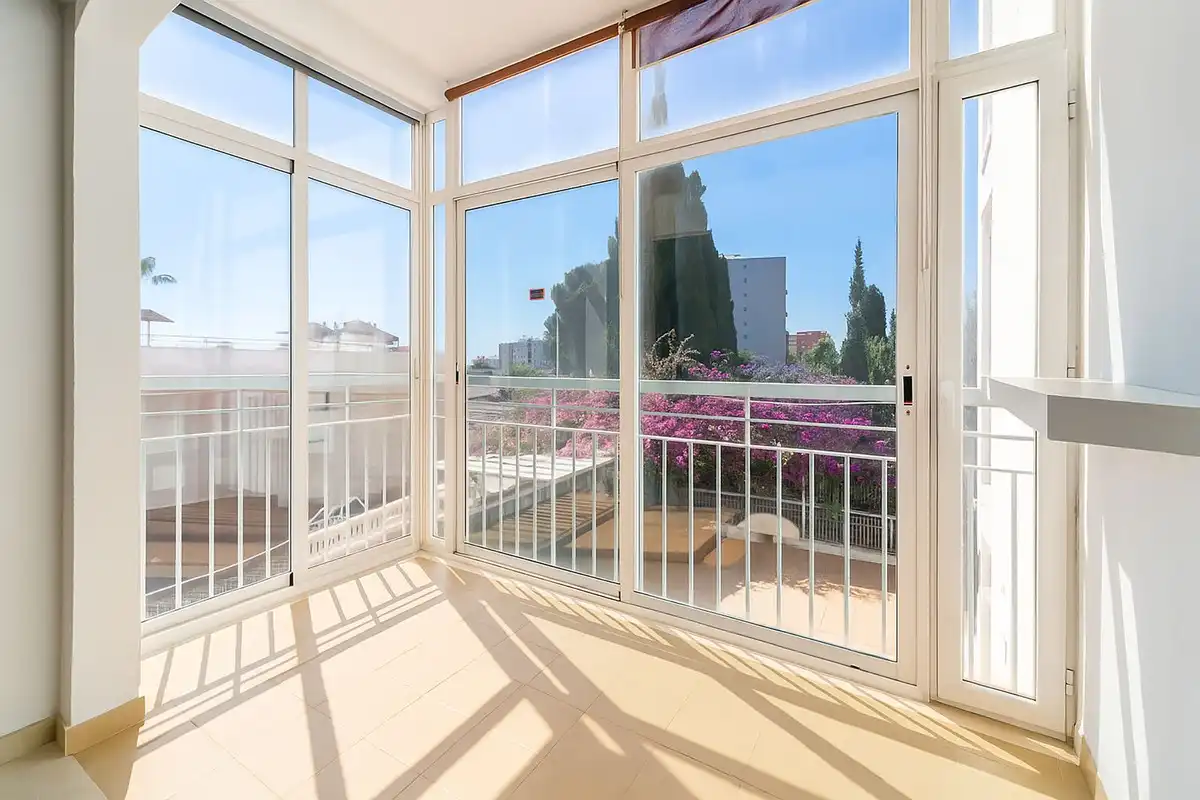 Terrasse von Wohnung zum Verkauf in Benalmádena mit Klimaanlage und Gemeinschaftspool