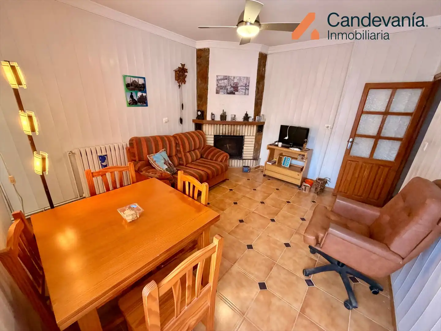 Sala d'estar de Casa o xalet en venda en Gurrea de Gállego amb Calefacció