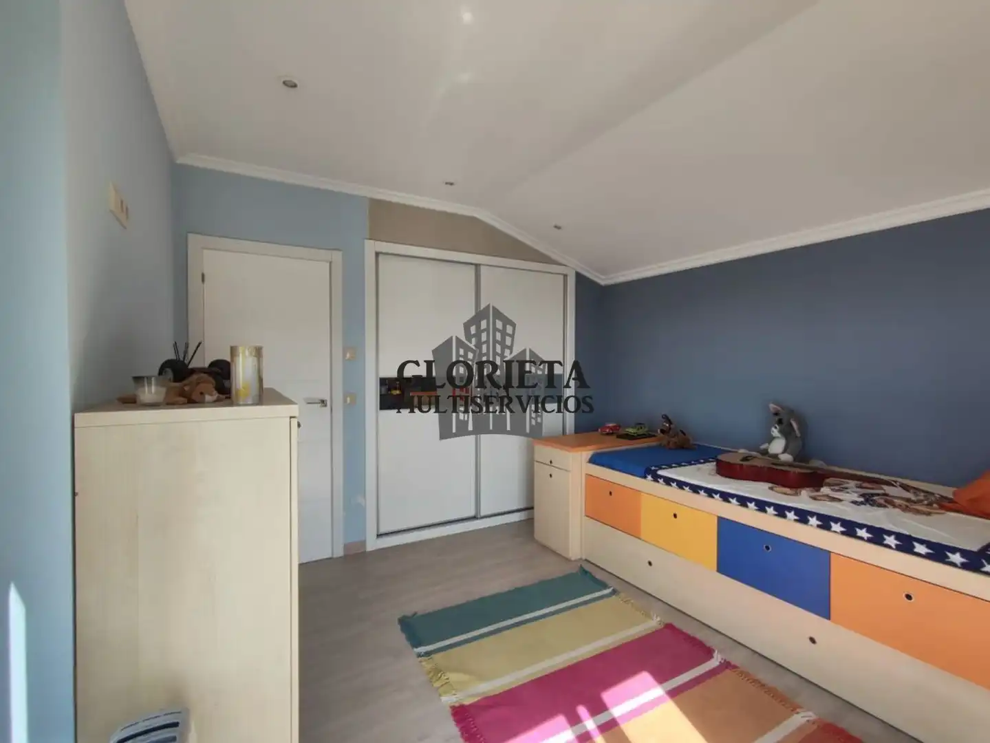 Dormitori de Casa o xalet en venda en Bueu amb Calefacció, Terrassa i Moblat