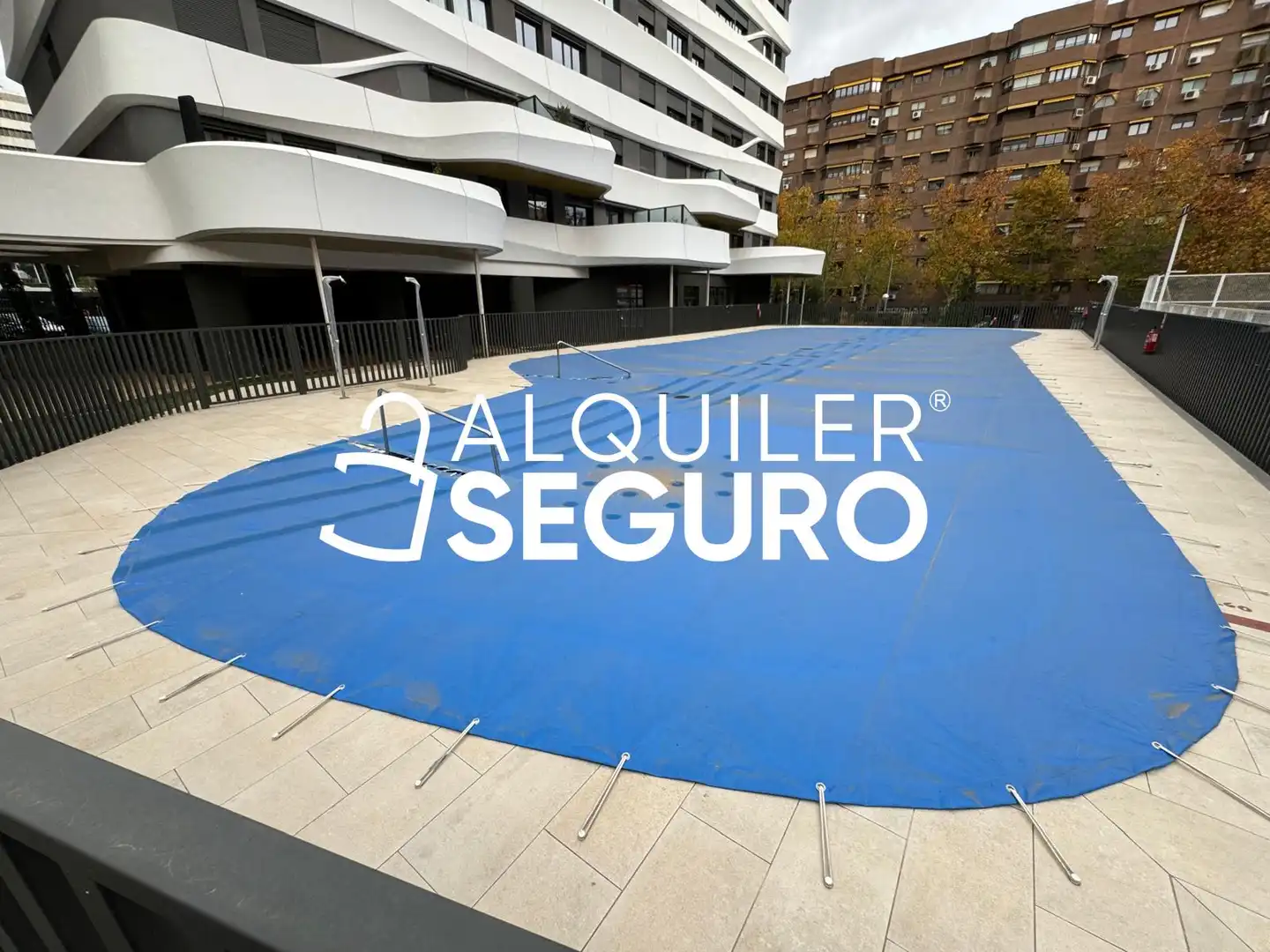 Piscina de Pis de lloguer en Madrid amb Aire condicionat, Calefacció i Terrassa