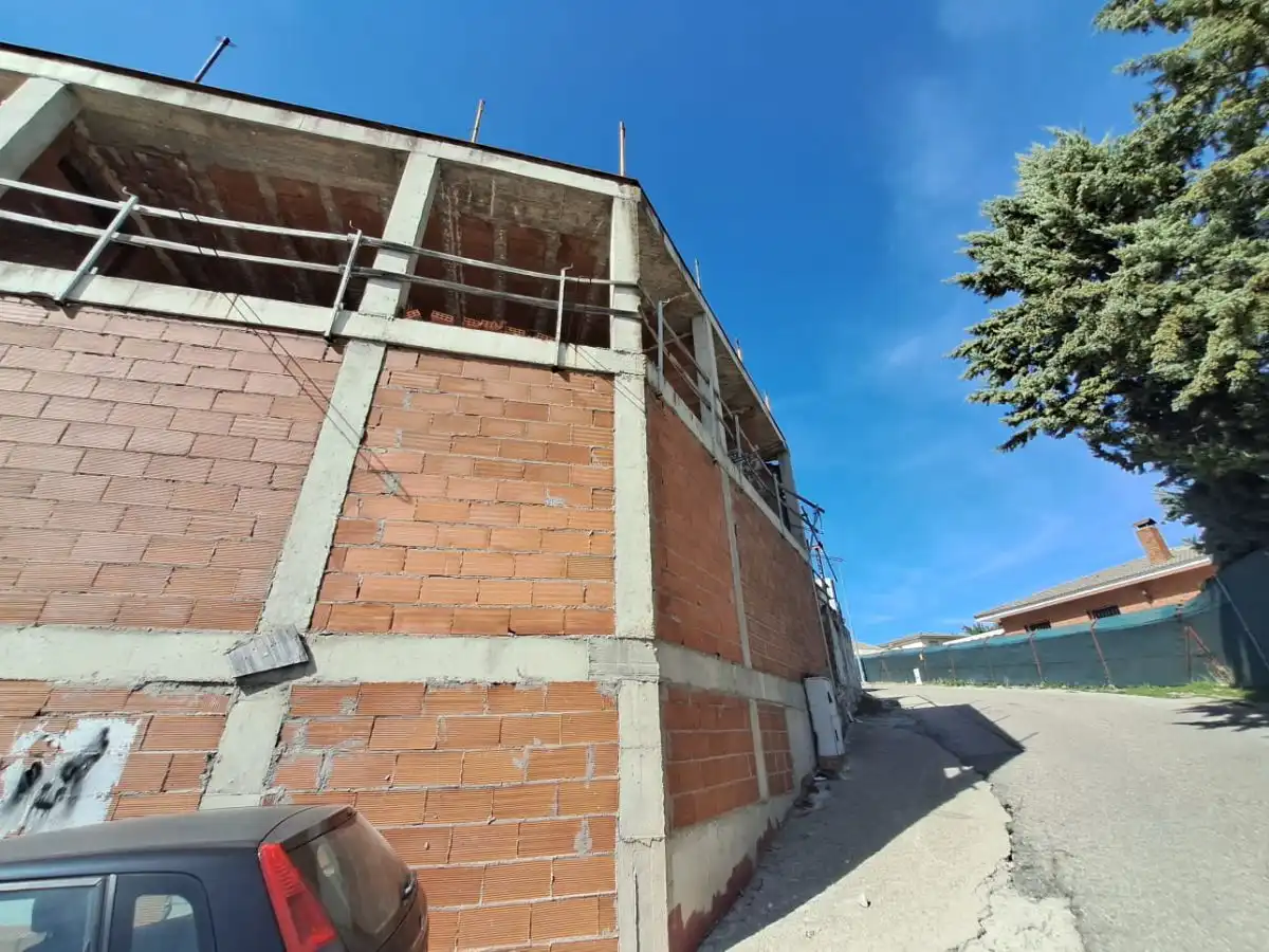 Vista exterior de Edificio en venta en Los Santos de la Humosa
