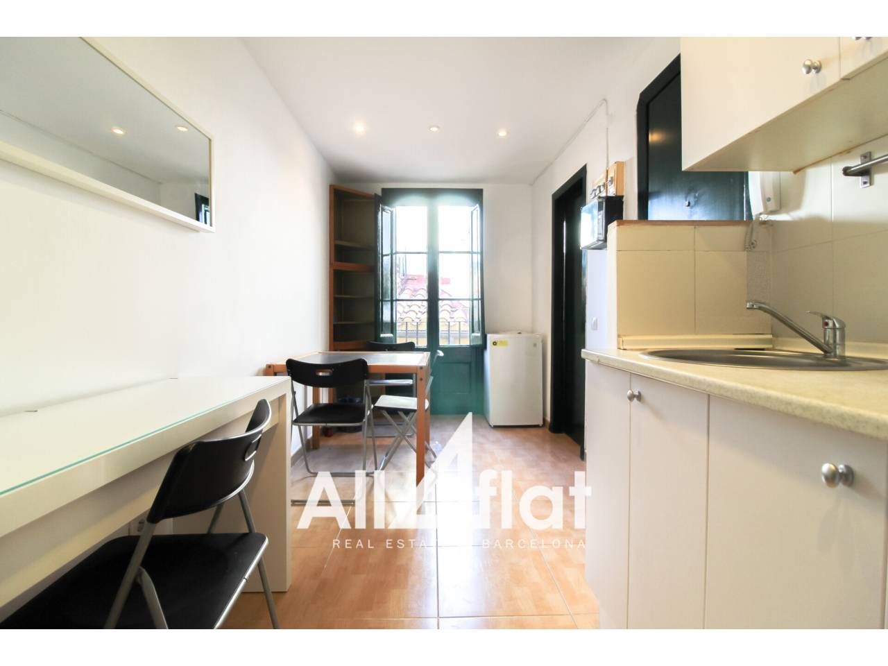 Vista exterior de Pis en venda en  Barcelona Capital amb Moblat i Balcó