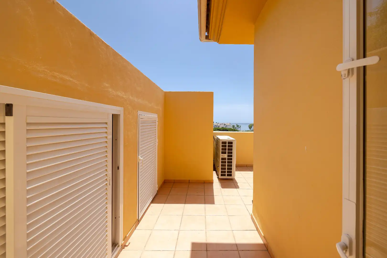 Terrasse von Dachboden zum Verkauf in Marbella mit Klimaanlage, Heizung und Terrasse