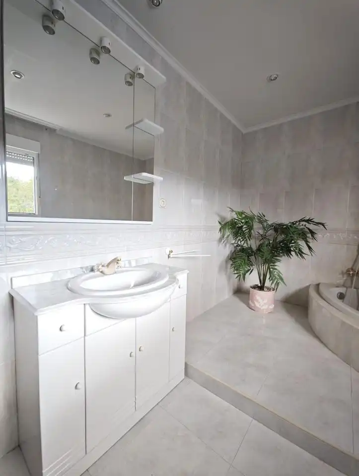 Baño de Casa adosada en venta en El Álamo con Aire acondicionado, Calefacción y Jardín privado