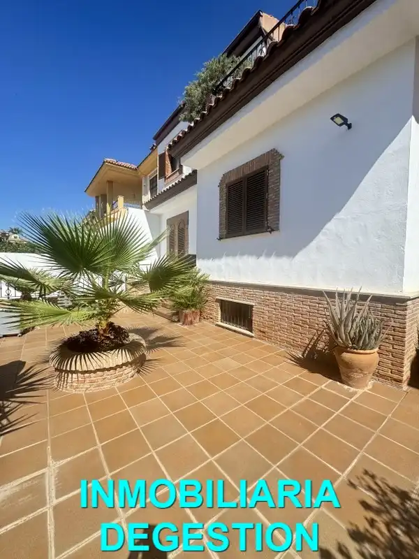 Casa adosada en venta en Linarejos