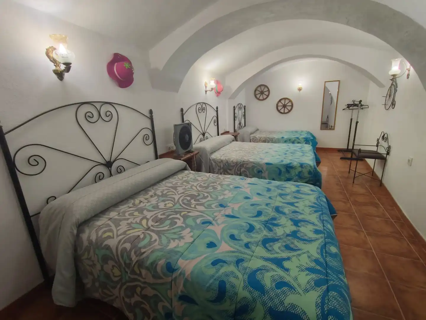Dormitori de Finca rústica en venda en Guadix amb Moblat, Forn i Piscina comunitària