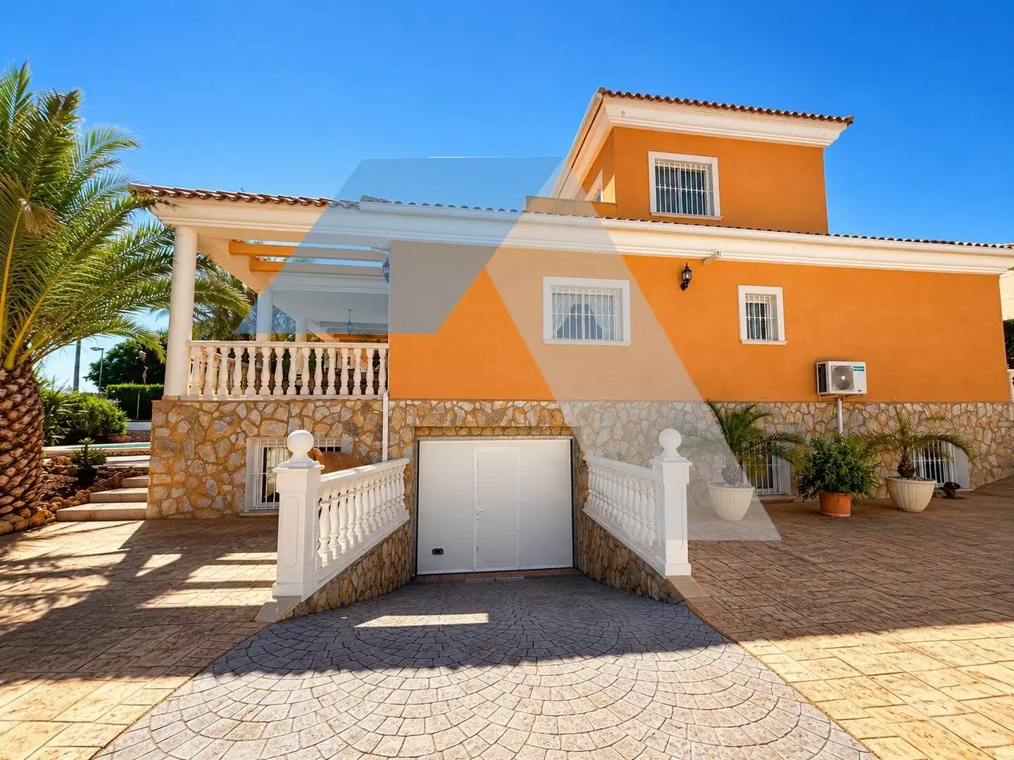 Vista exterior de Casa o xalet en venda en Mutxamel amb Calefacció i Piscina comunitària