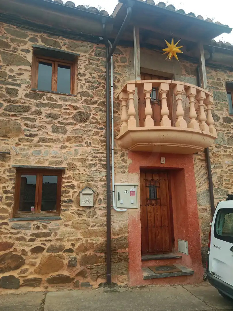 Casa en venda a Alija del Infantado, imagen 2