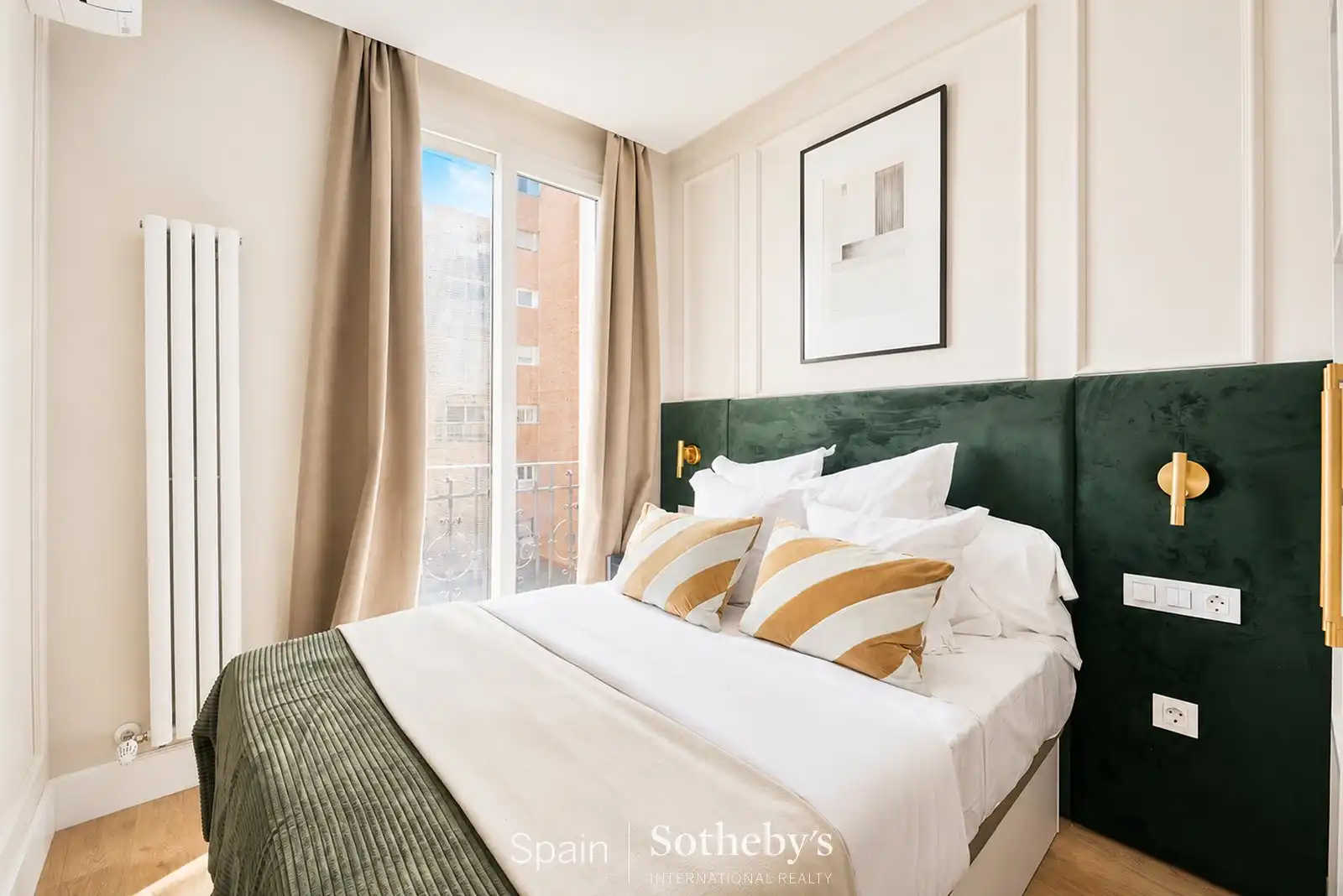 Dormitori de Apartament en venda en Madrid amb Aire condicionat, Calefacció i Terrassa