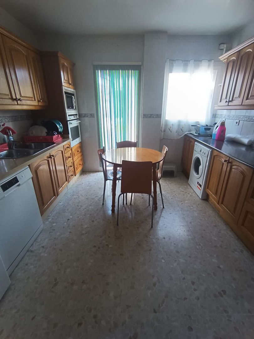 Cuina de Casa adosada de lloguer en Ronda amb Moblat
