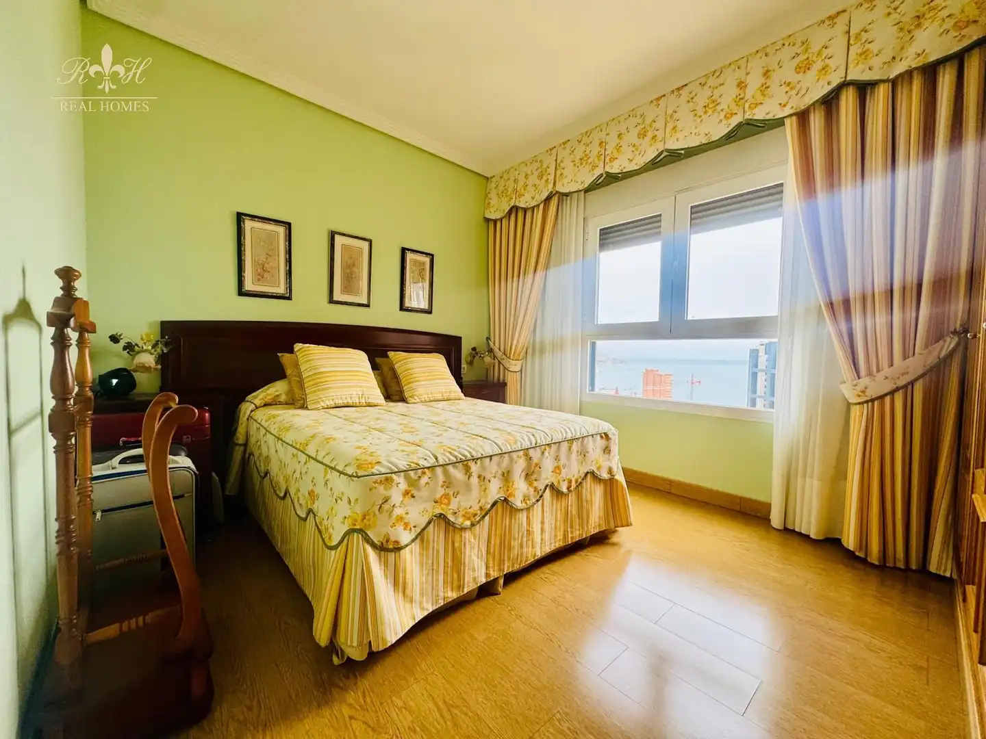 Habitación de Piso en venta en Benidorm con Aire acondicionado, Terraza y Piscina