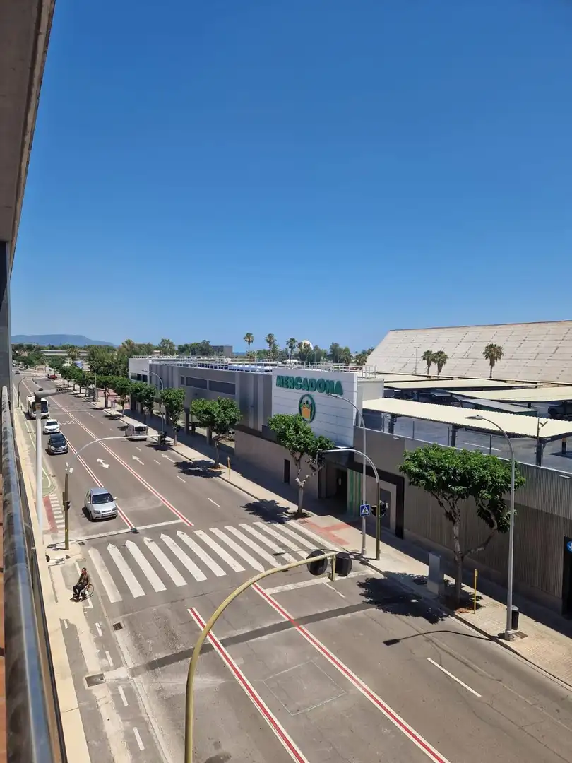 Vista exterior de Pis en venda en Castellón de la Plana / Castelló de la Plana amb Aire condicionat, Terrassa i Traster