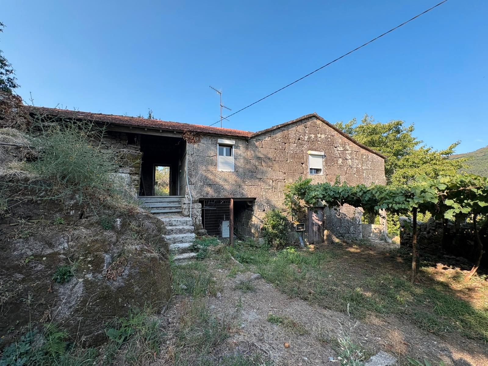 Vista exterior de Casa o xalet en venda en Covelo amb Traster i Moblat
