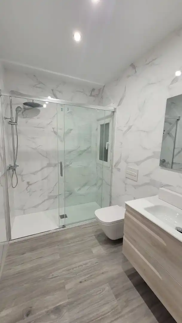 Badezimmer von Wohnung zur Miete in Salamanca mit Heizung, Möbliert und Balkon