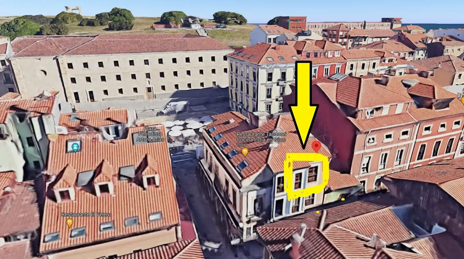 Vista exterior de Pis de lloguer en Gijón  amb Calefacció, Parquet i Moblat