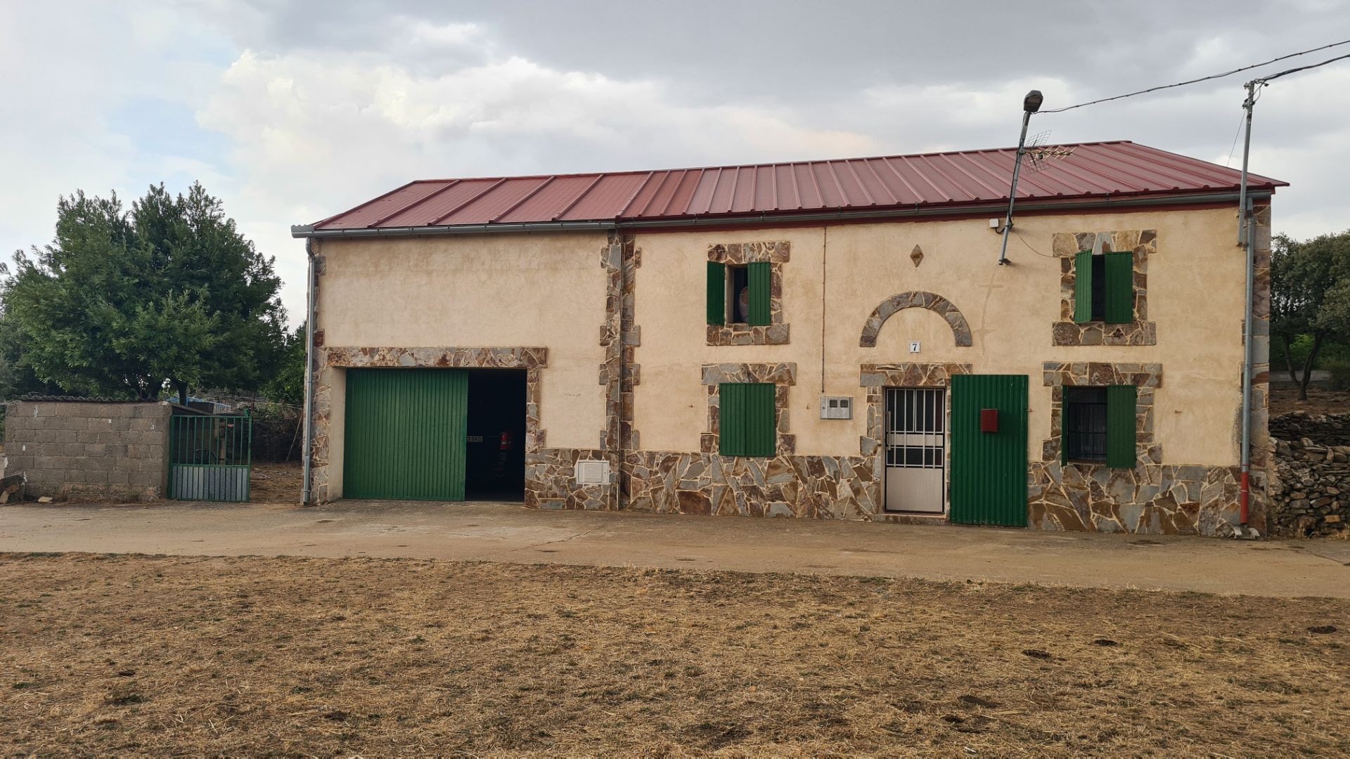Vista exterior de Casa o xalet en venda en Videmala amb Jardí privat, Traster i Moblat