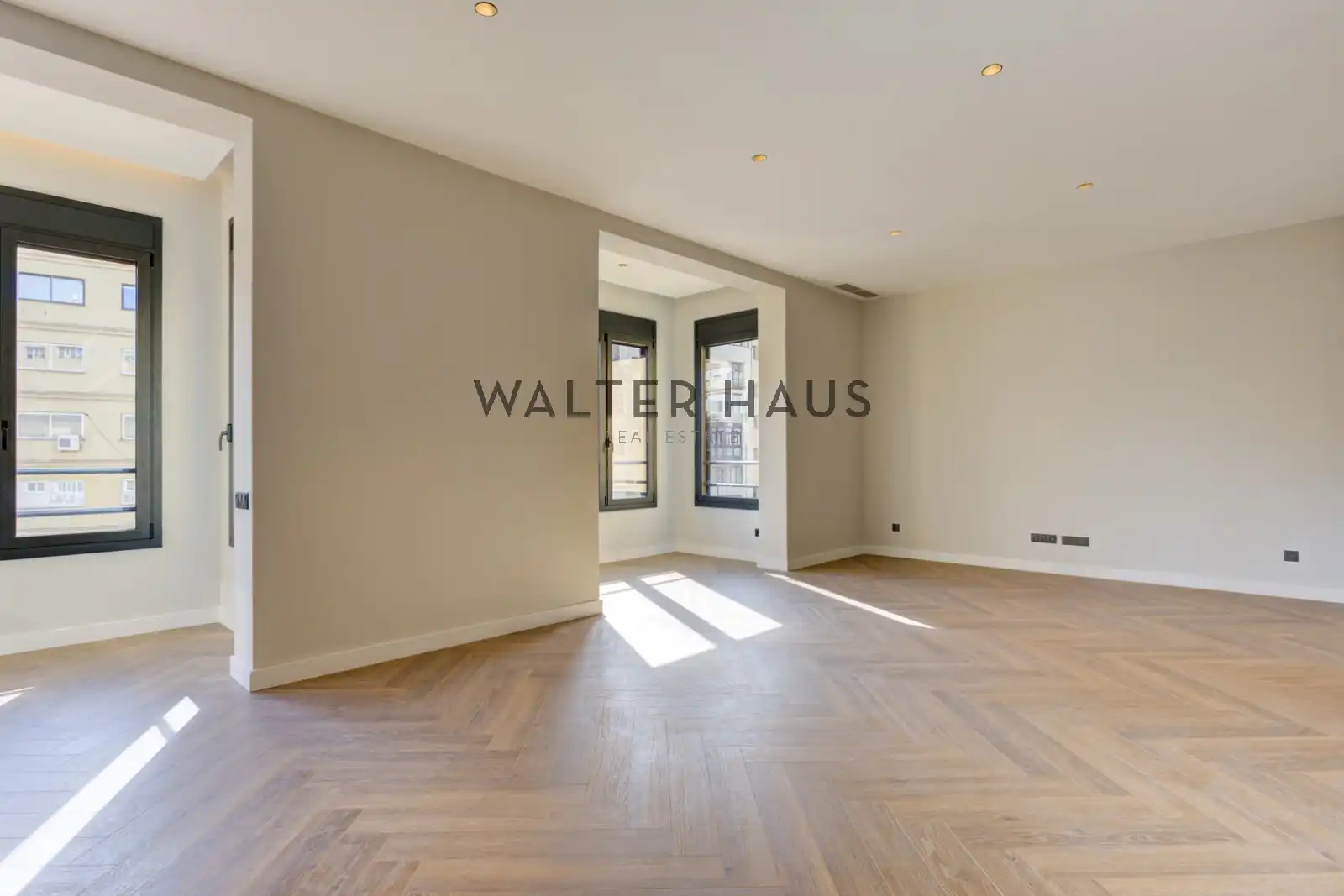 Living room of Flat for sale in Barcelona  with Air Conditioner, Heating and Oven